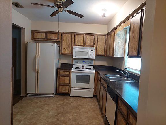 3rd image of 13 Brandy Hills Dr