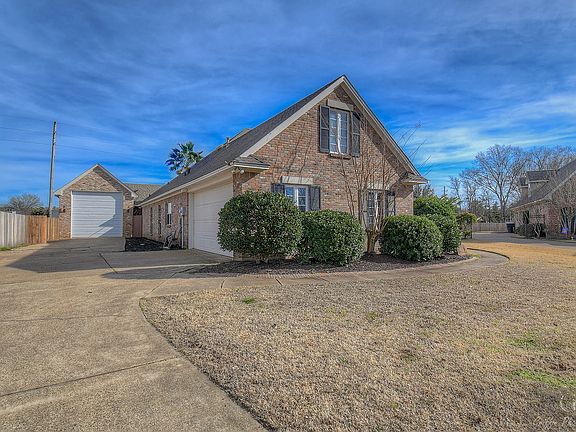 4th image of 2400 Churchill Dr