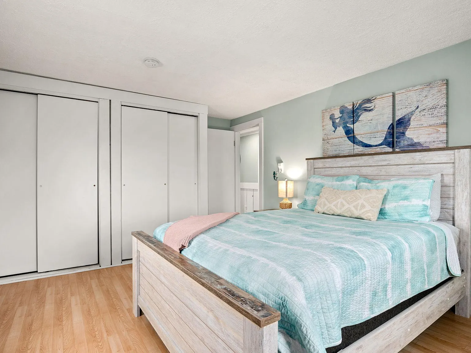 3 bed, 1050 sqft, $2,850 — Photo 4