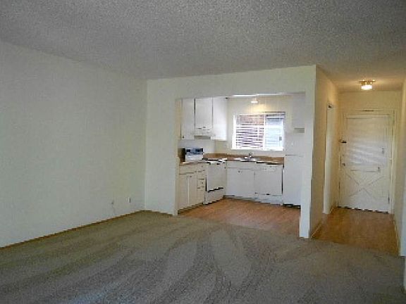 3rd image of 921 E Blithedale Ave APT B