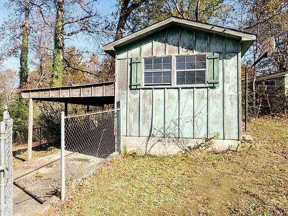 3rd image of 2905 Valley View Cir