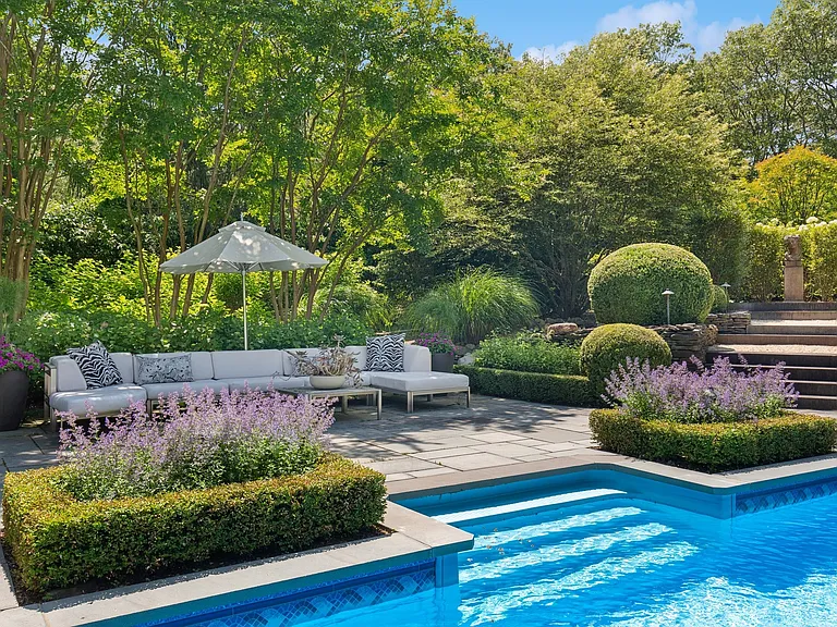 371 Sag Harbor Tpke — Photo 41
