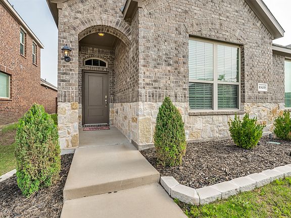 3rd image of 1529 Bennington Ln