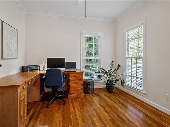 4th image of 300 Parkgate Dr