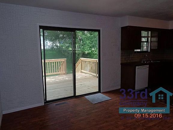 4th image of 405 NE Lakeview Dr