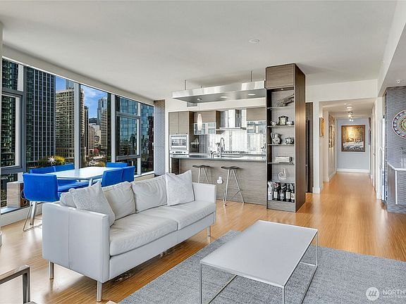 5th image of 820 Blanchard #1105