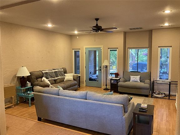 5th image of 1405 Villa View Dr