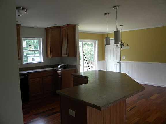 4th image of 43 Stevens Ct