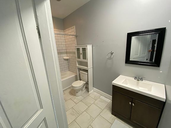 4th image of 2208 Venable St #A