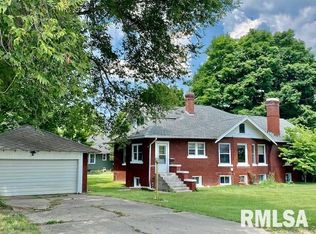 521 S 7th St, Petersburg, IL 62675