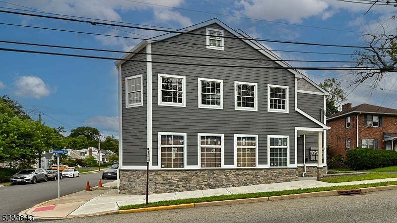 1st image of 627 Bloomfield Ave #B