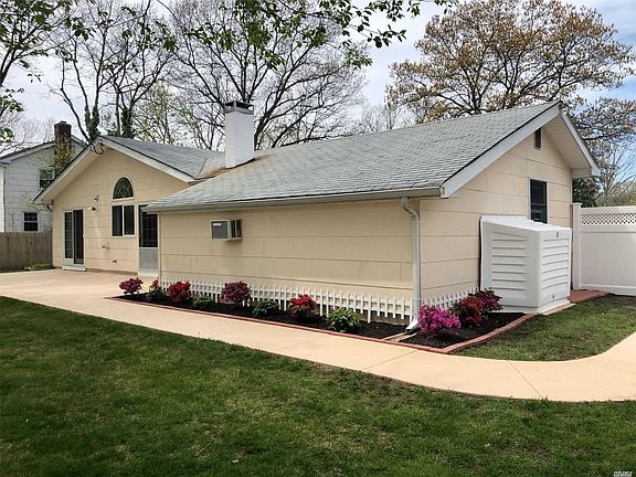 2nd image of 10 Whitmore Ln