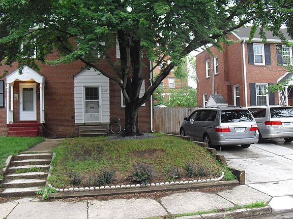 front view w/driveway parking