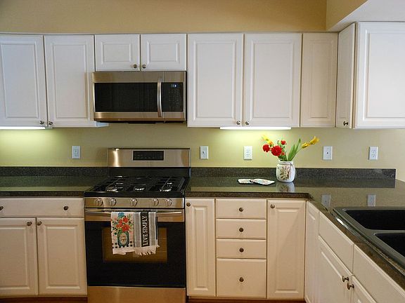 New range/stove & microwave