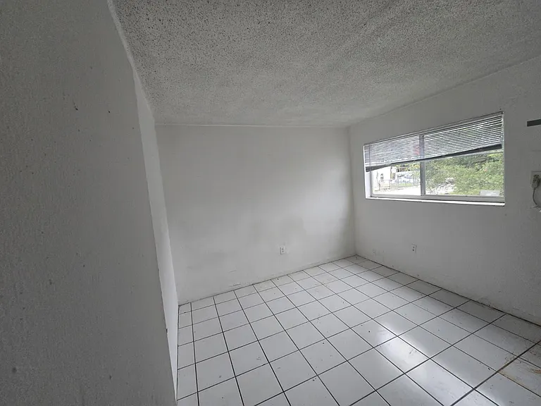 1895 NW 35th St #18 — Photo 12