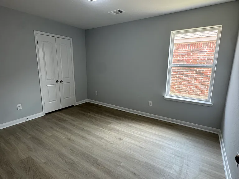 2132 Mulberry Dr — Photo 2
