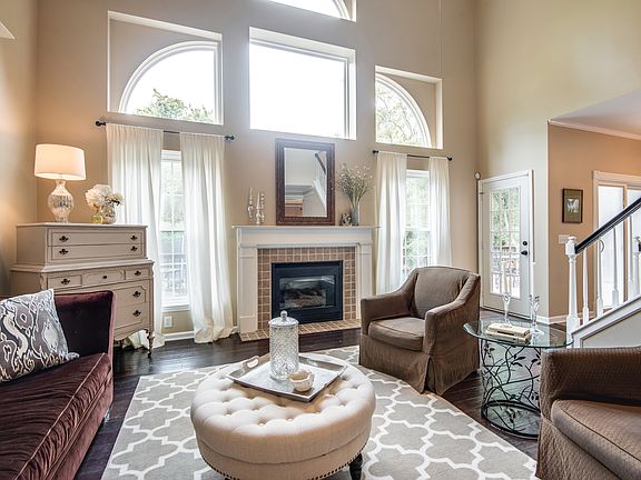 Dramatic 2-Story Ceiling