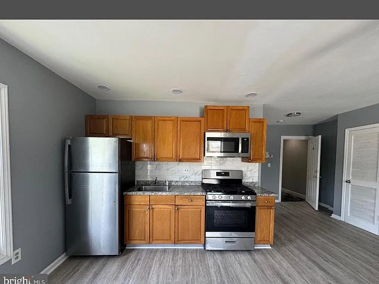 2211 W Tioga St — Photo 3