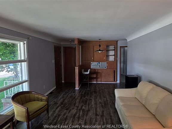 5th image of 113 Victory St