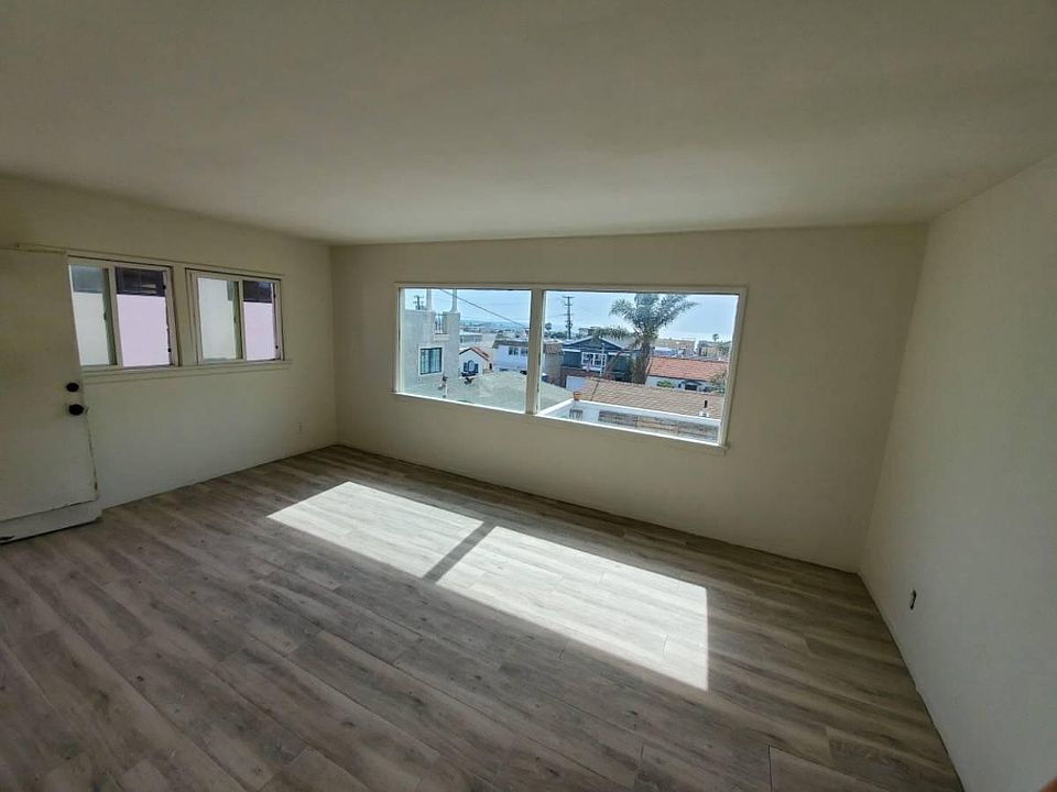1st image of 933 Bayview Dr #1/2