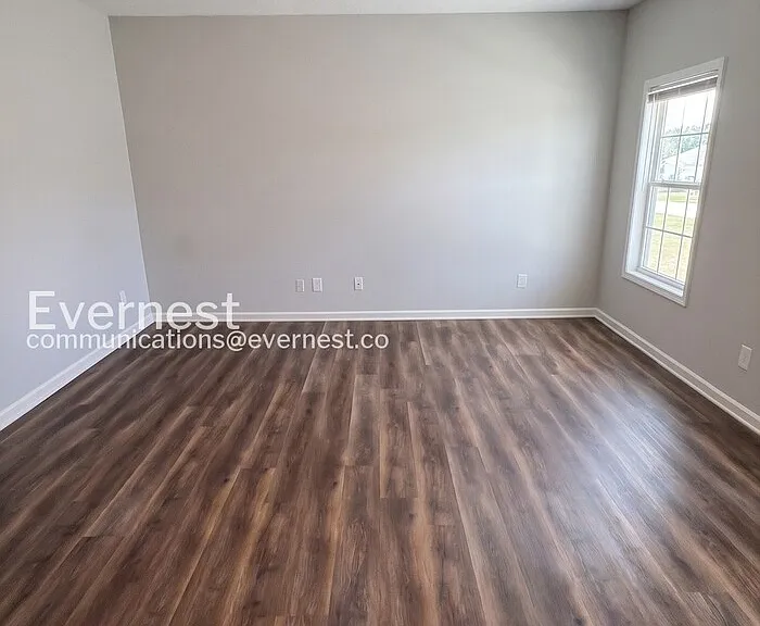 8631 Thomas Ln — Photo 8