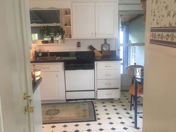 5th image of 341 Kenmore Dr