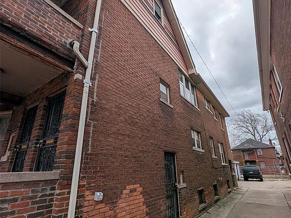 3rd image of 3795 Tyler St