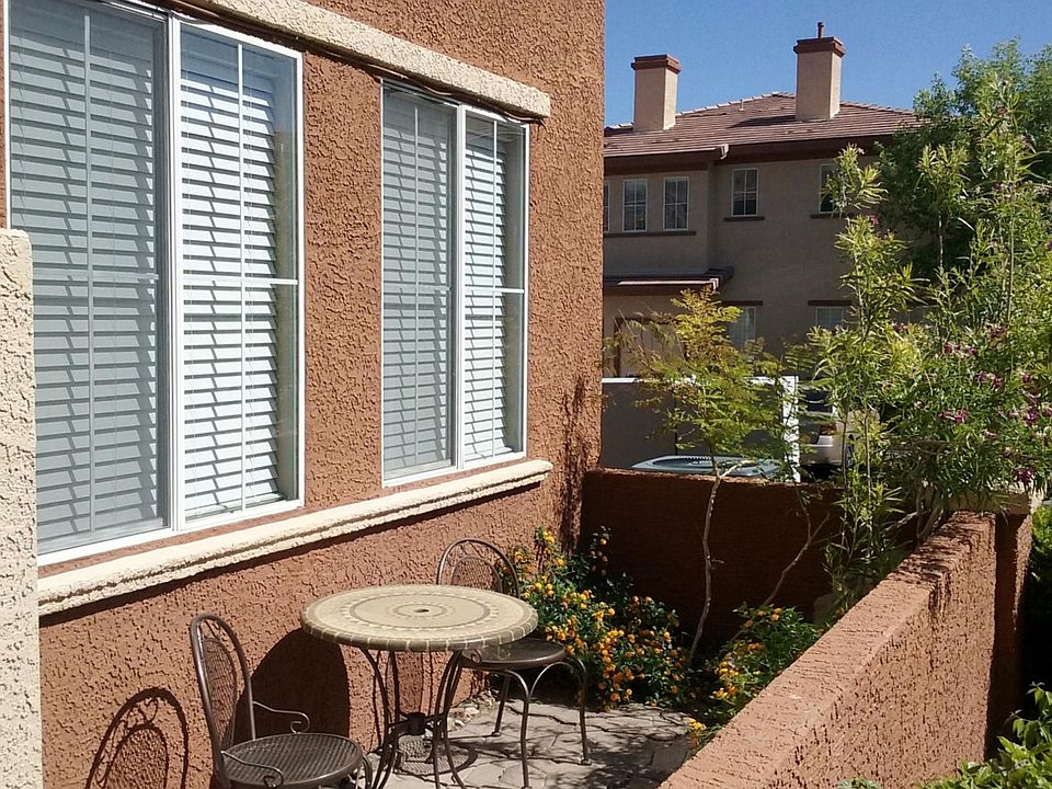 Landscaped patio with bistro table & chairs