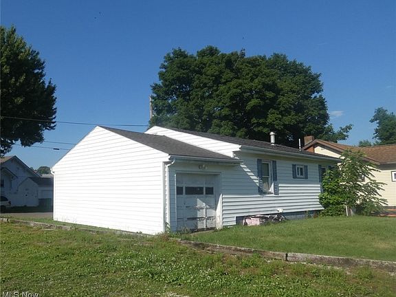 3rd image of 524 W 1st St