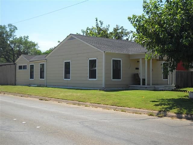 2nd image of 1041 Lillius St