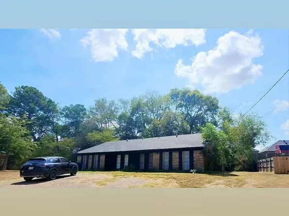 300 Blake Dr #B, Longview, TX 75604