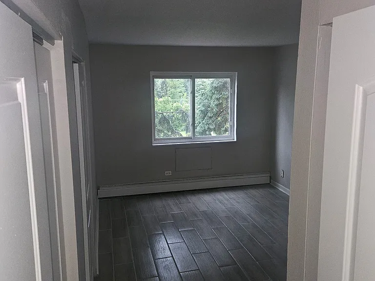 343 W Hawthorne Cir #6 — Photo 3