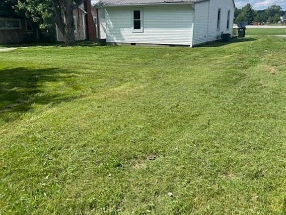 3rd image of 708 W Noel Ave