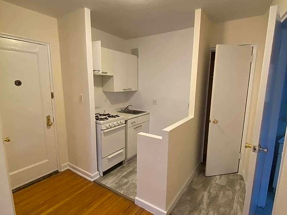 3rd image of 125 Christopher St #1AD