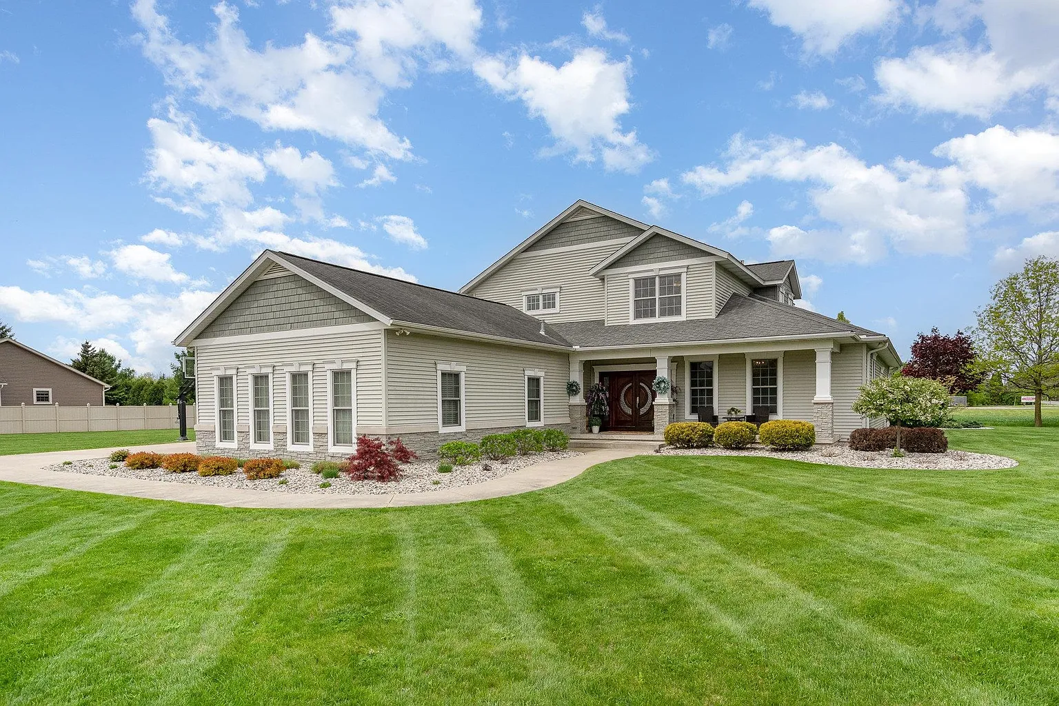 4770 Northridge photo 1