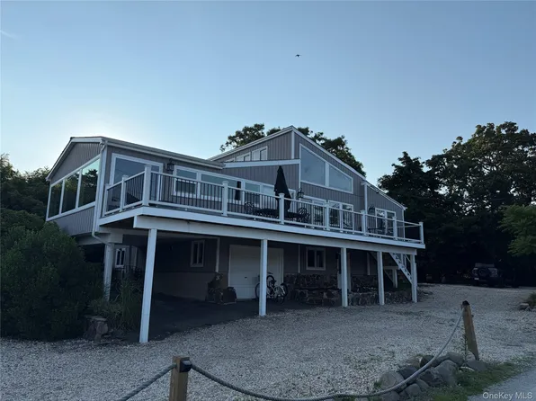 588 E Long Beach Road, Nissequogue, NY 11780