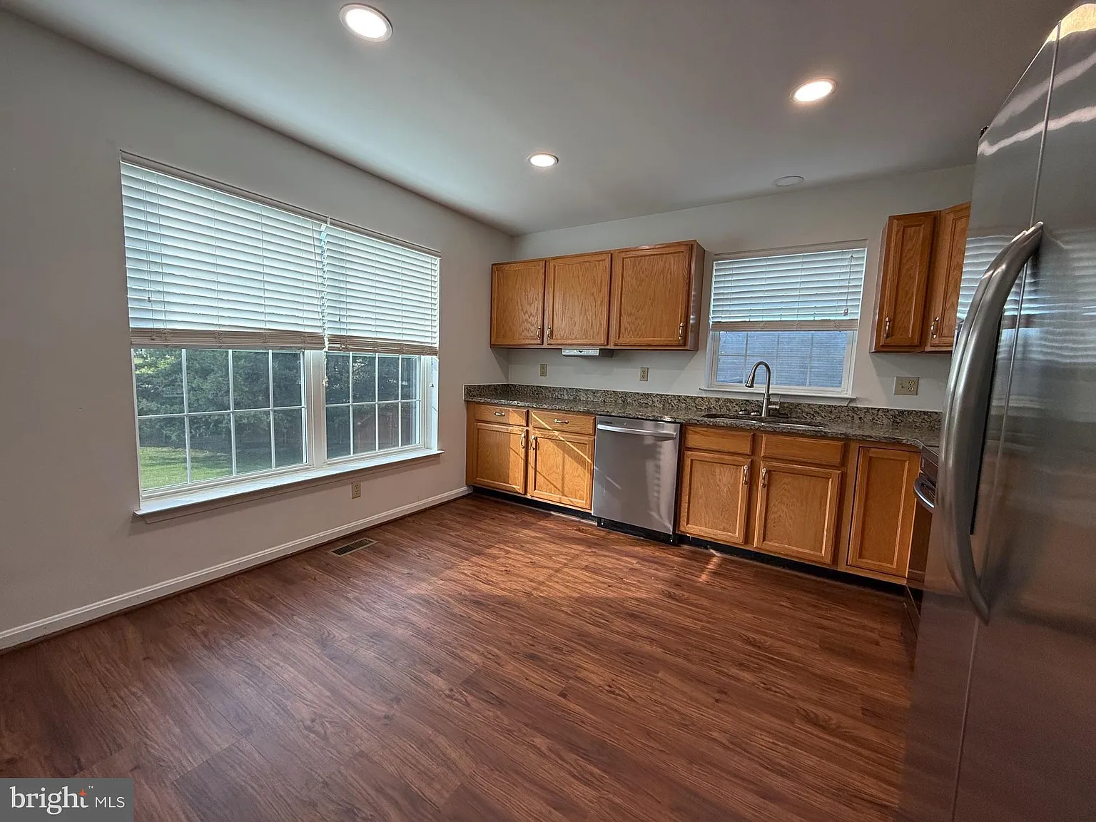 4 bed, 3.5 bath, 2600 sqft, $2,700 — Photo 3