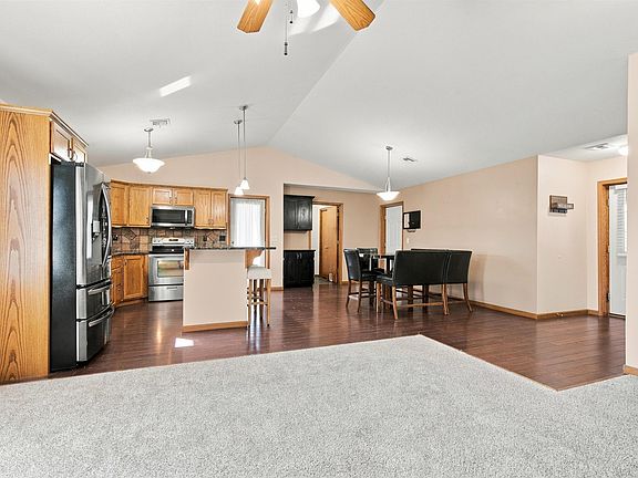 4th image of 217 Northfield Rd
