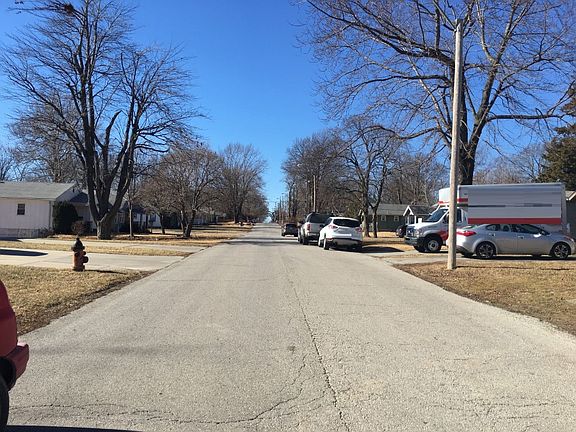 4th image of 218 E 79th St