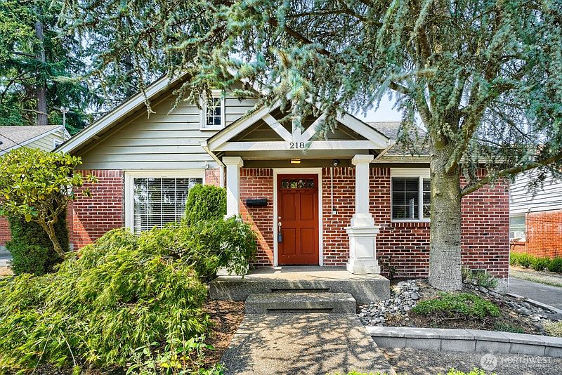 3rd image of 218 Summit Avenue