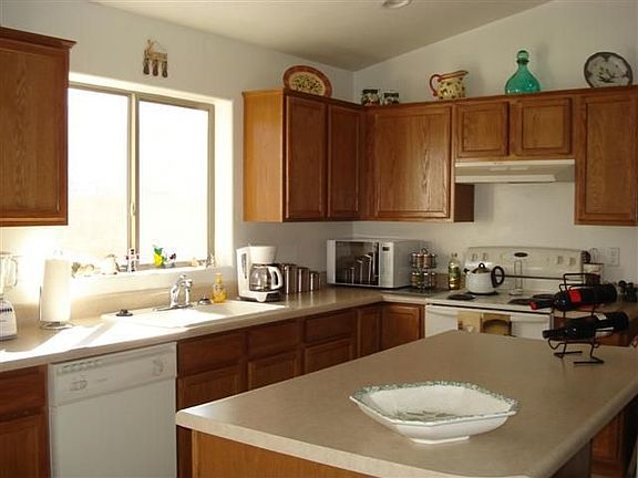 Roomy Kitchen with Spacious Island 