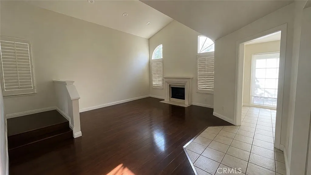 3 bed, 2.5 bath, 1321 sqft, $3,650 — Photo 4