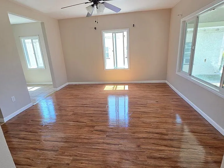 2641 N Arrowhead Ave — Photo 10
