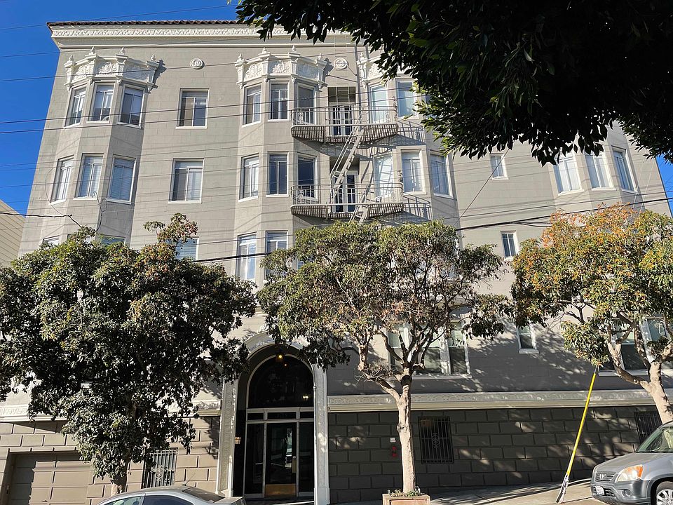 Russian Hill Apartments exterior from Larkin Street