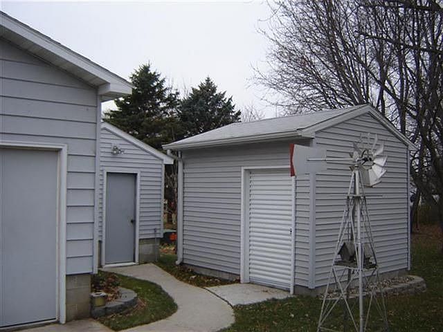 2nd image of 128 6th Ave S