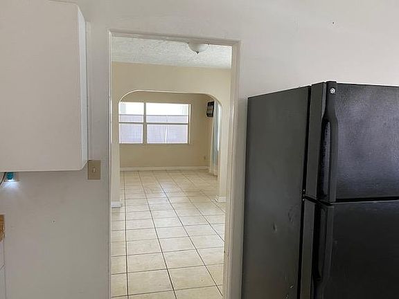 3rd image of 600 Tropic St