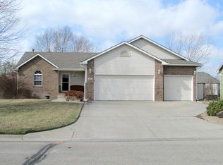 231 S Lakeside Dr, Andover, KS 67002