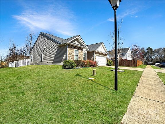 5th image of 8928 Avery Meadows Dr