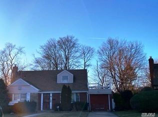 28 Koeppel Pl, Hempstead, NY 11550