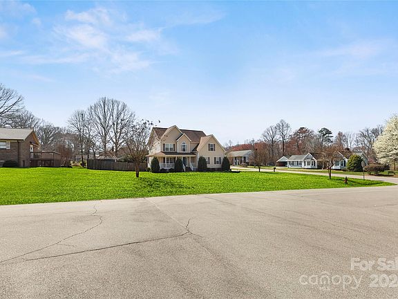 4th image of 3100 Stoney Creek Dr